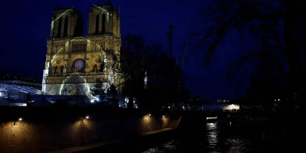 Küllerden doğan sanat: Notre Dame kapılarını yeniden açıyor 8